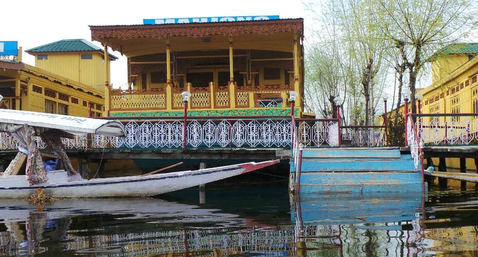 Bostan Gulistan Houseboat, Srinagar 4